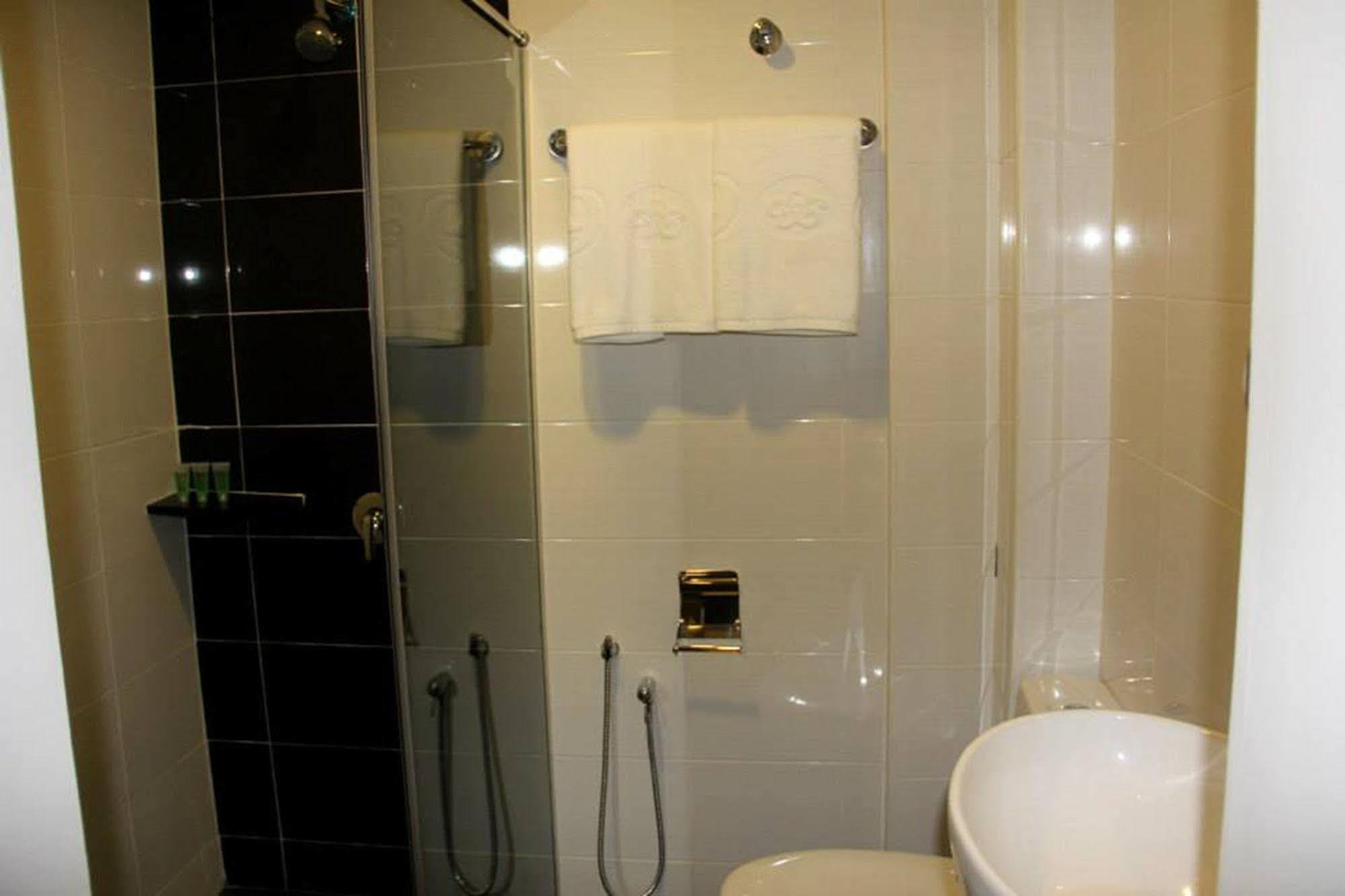 906 Premier Hotel Malacca Bagian luar foto